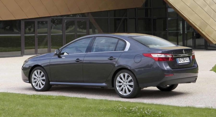  Renault Latitude 2011 года  (фото 36 из 40)